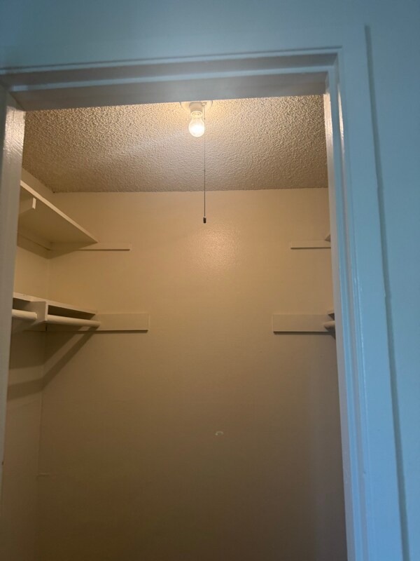 Building Photo - 986 5th Ave