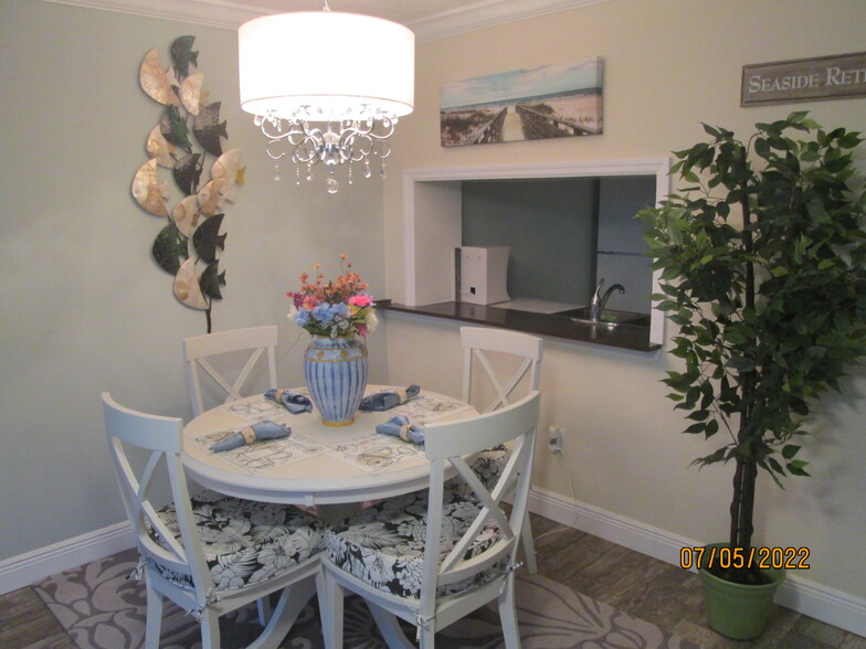 Dining Area - 2020 N Atlantic Ave