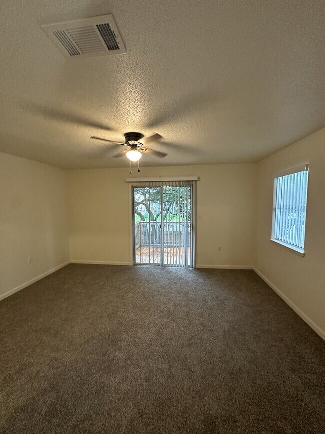 Building Photo - "Charming 2-Bedroom Townhouse in Ft Walton Beach!"