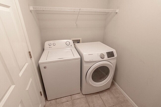 Building Photo - 1871 Field St