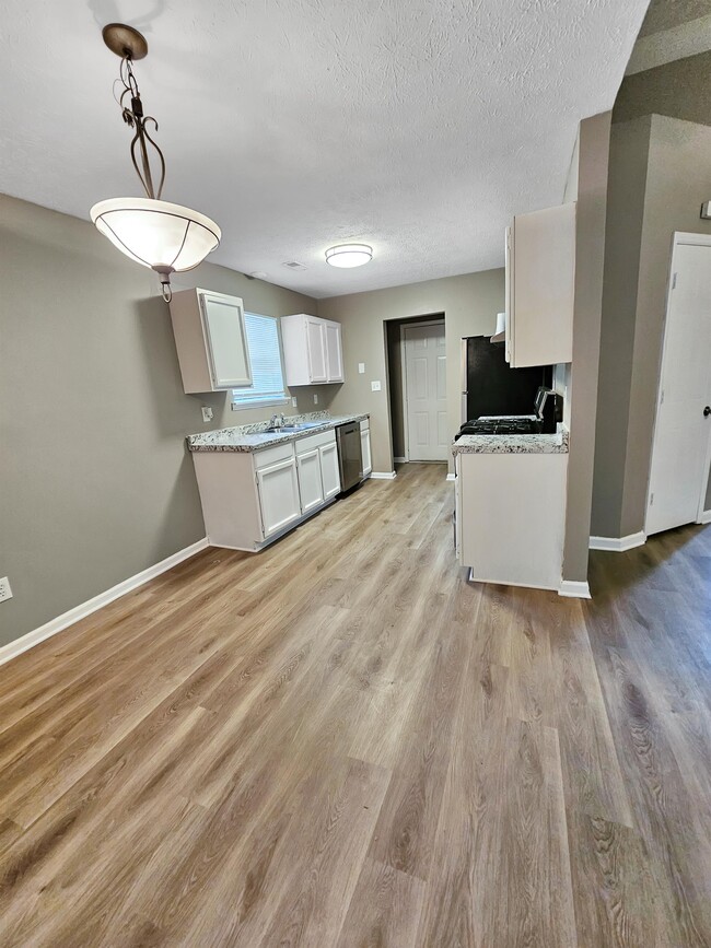 Building Photo - 7819 Taylor Cir