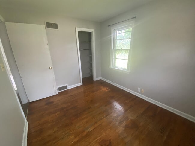 Building Photo - 8 Clarke St