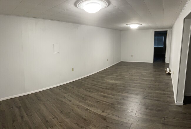 Building Photo - 4932 N Creasy Springs Rd