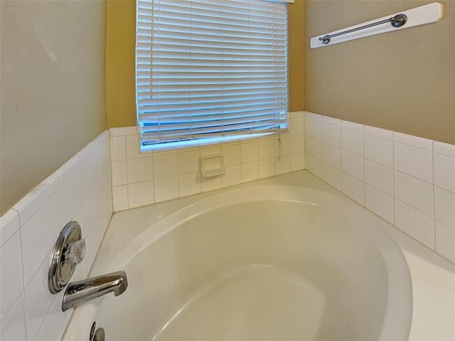 Building Photo - 3906 E Lindbergh Ct