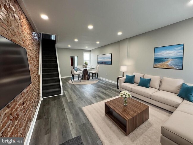 Primary Photo - 2718 E Madison St