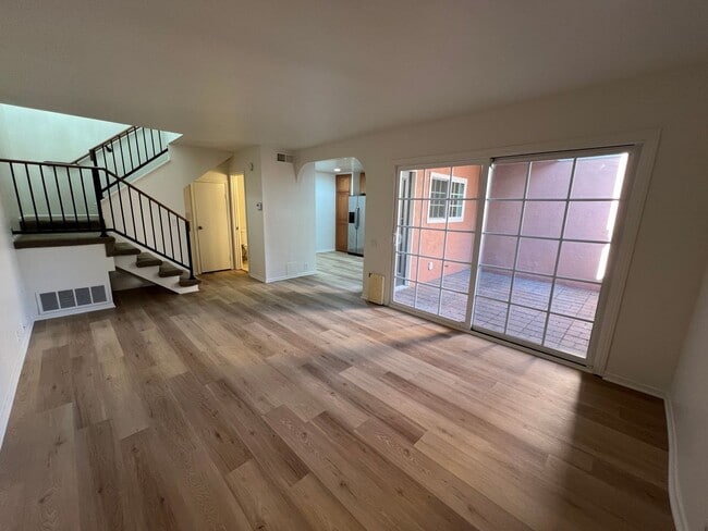 Building Photo - Charming Keys Harbor Condo 2+1.5