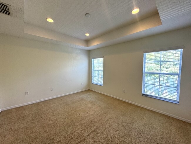 Building Photo - 10324 Fallsgrove St