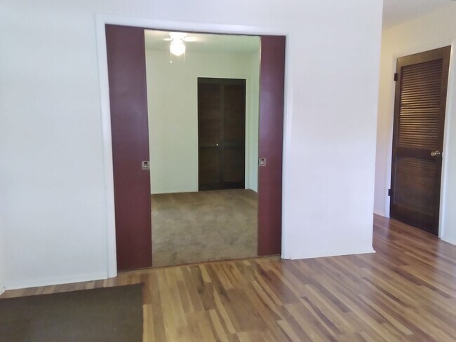 Building Photo - PRICE IMPROVEMENT!!  3/2 2nd floor Villa