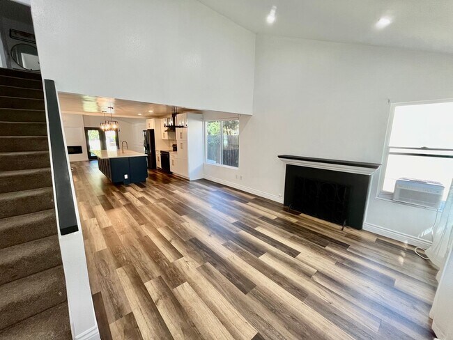 Building Photo - Updated 4B 2BA Home in Paradise Hills w/ S...