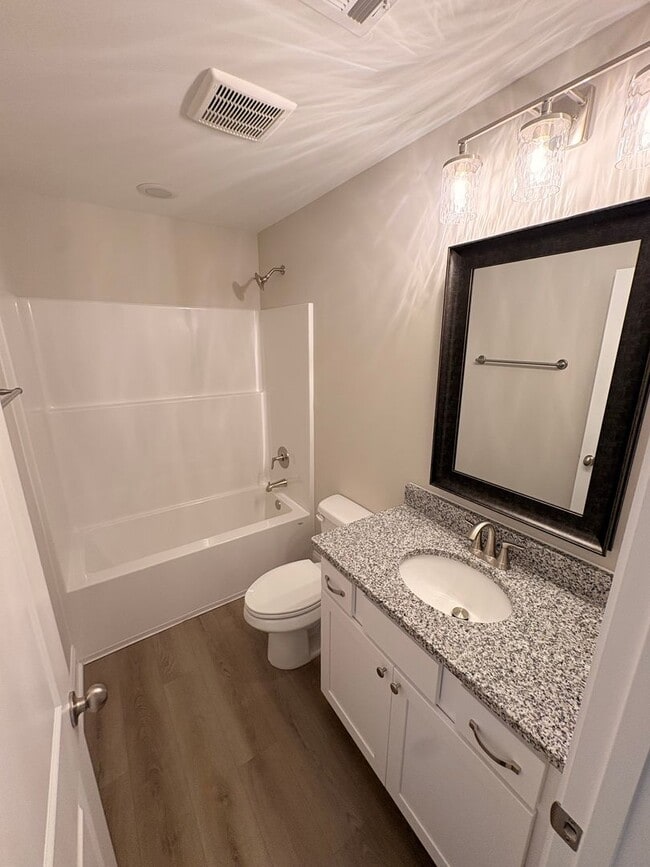 Building Photo - 102 Alva Ct