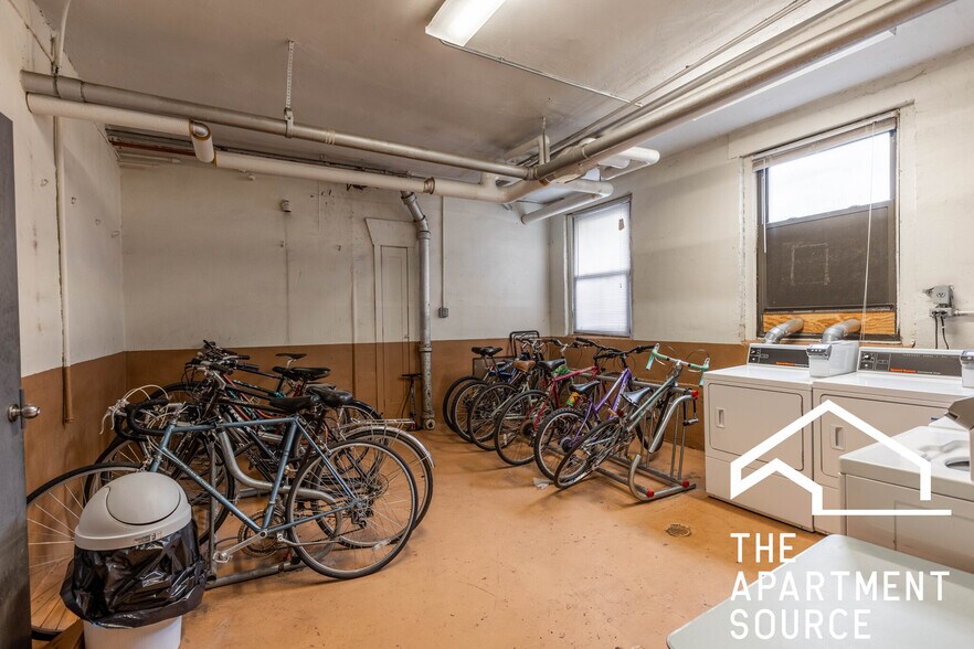 Building Photo - 4647 N Paulina St