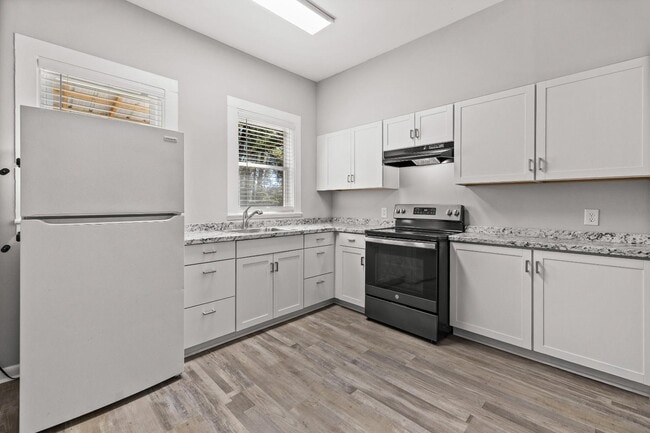 Building Photo - 501 E 4th St