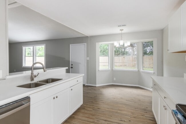 Building Photo - 92 Sparrow Way