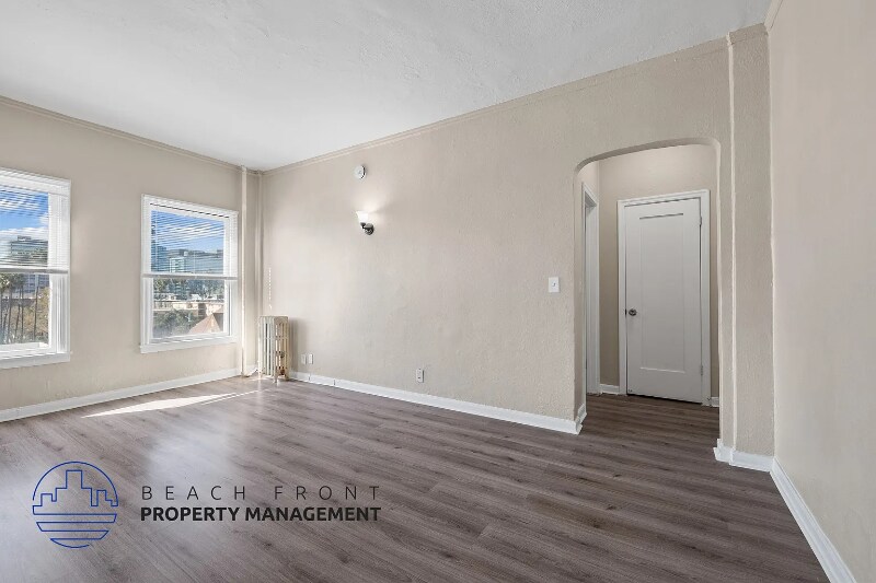 Building Photo - 418 Normandie Ave