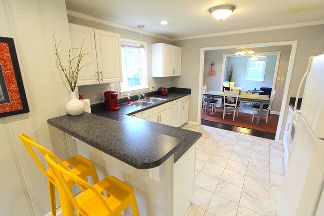 Building Photo - 2502 Woodyhill Dr