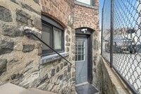 Building Photo - 722 27th St