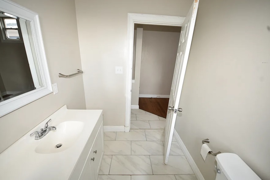 Building Photo - 746 Columbia St