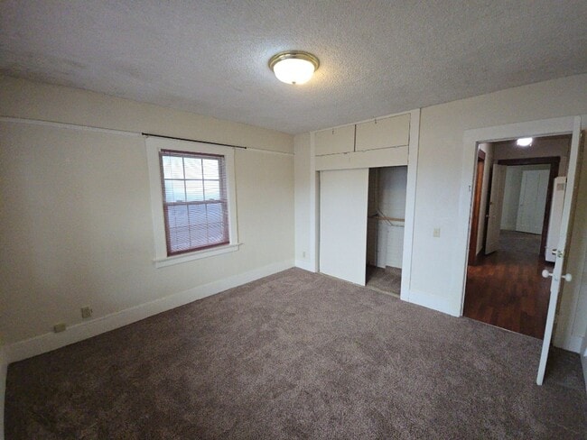 Building Photo - 2BR Eureka home features fully-fenced yard!