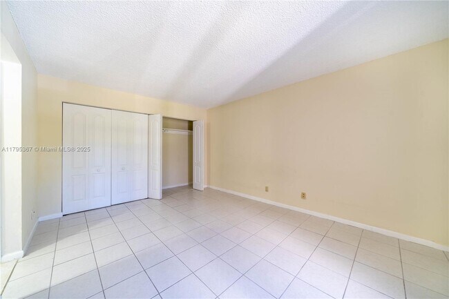 Building Photo - 3100 Riverside Dr