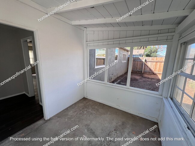 Building Photo - Nice Home For Rent - Duplex with private yard
