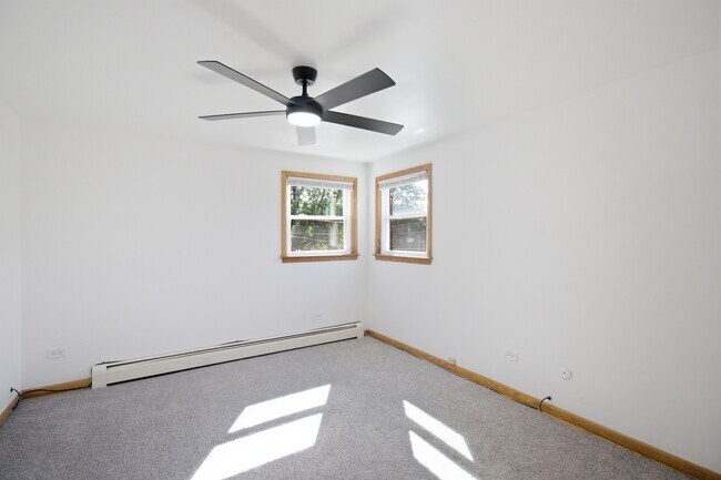 Building Photo - 4305 W Lawrence Ave