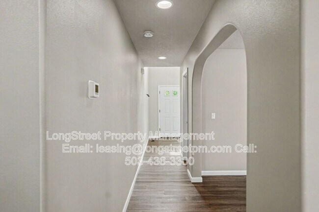 Building Photo - 1227 SE Rivergreen Ave
