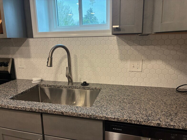 Building Photo - 1006 Willard Dr