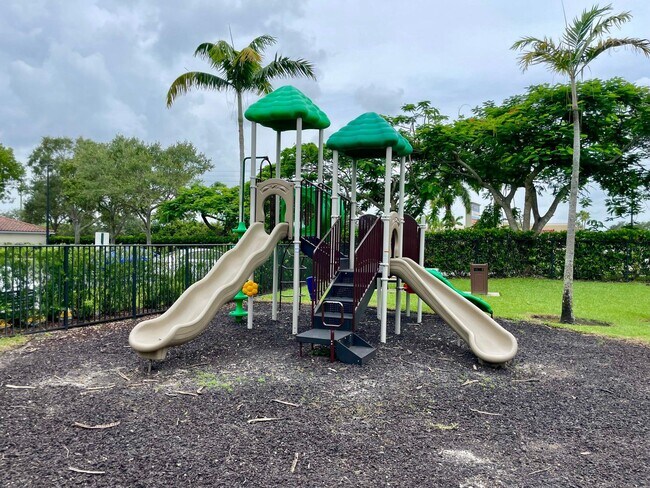 Building Photo - 9849 Baywinds Blvd