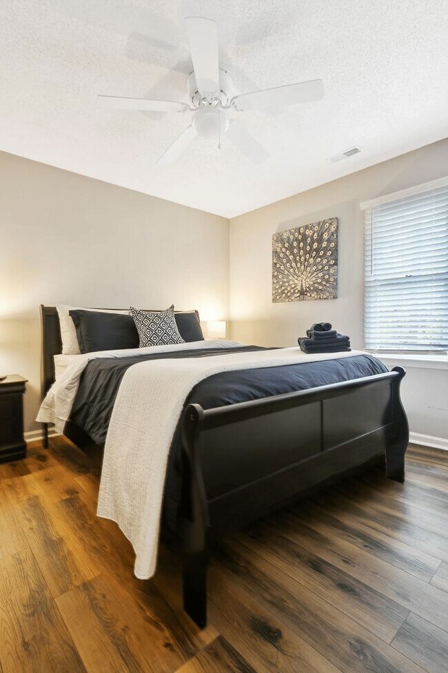 Building Photo - 2-Bedroom, 2-Bath Apartment in Fayetteville – Spacious Layout & Great Location!