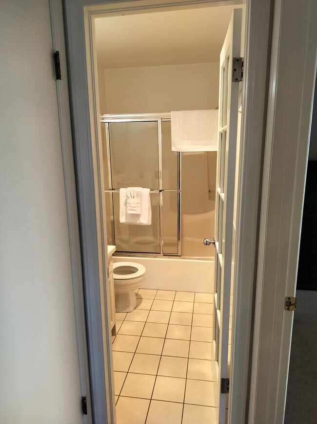 Building Photo - Immediate Move In special- Furnished/Pet friendly/ One bedroom Condo, short term lease of 30 days...