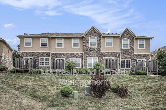 Building Photo - 15872 Valley View Dr