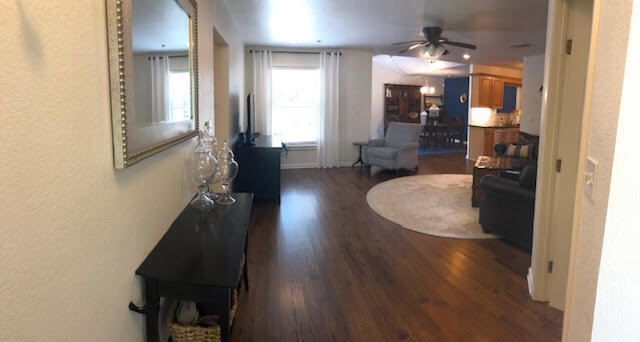 Entry - 1605 Elizabeth Blvd