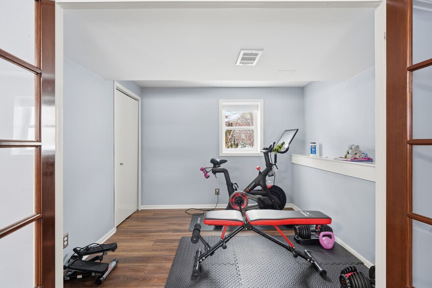 Building Photo - 7048 Montrose Rd