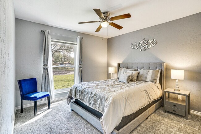 Building Photo - 4624 Trailwood Dr