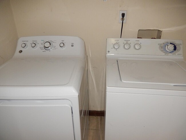 Building Photo - 1081 Ocala Rd