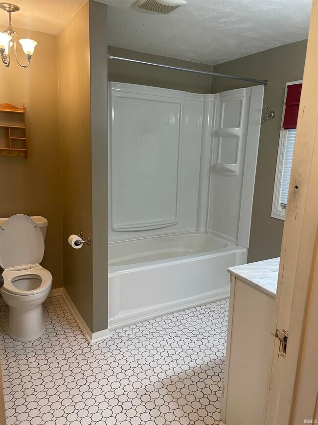 Building Photo - 2716 Buena Vista Dr
