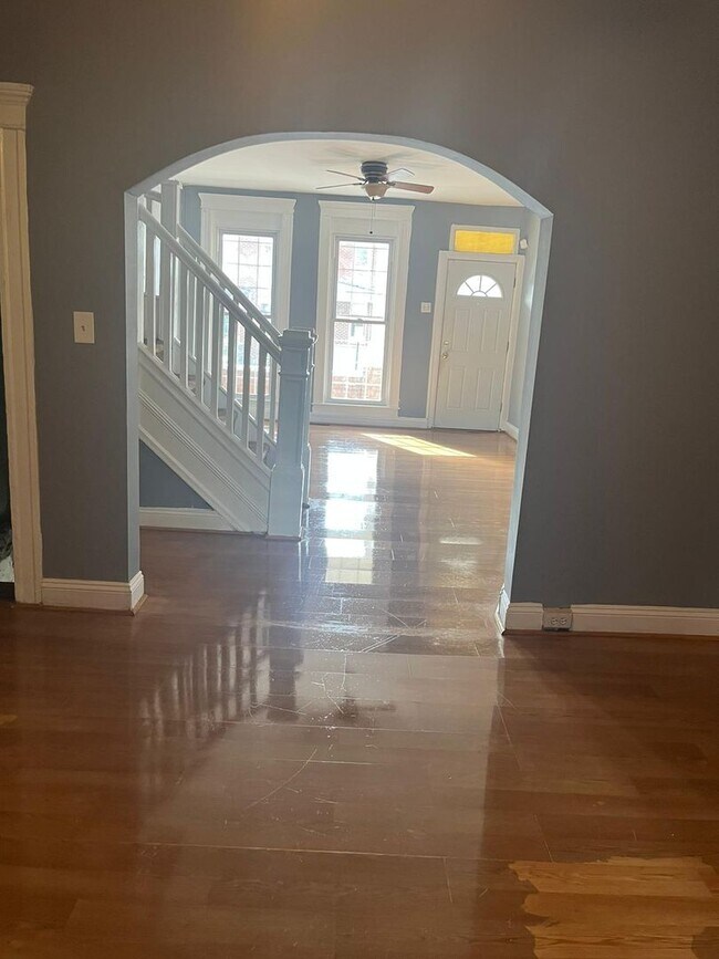 Building Photo - 1717 N Pulaski St