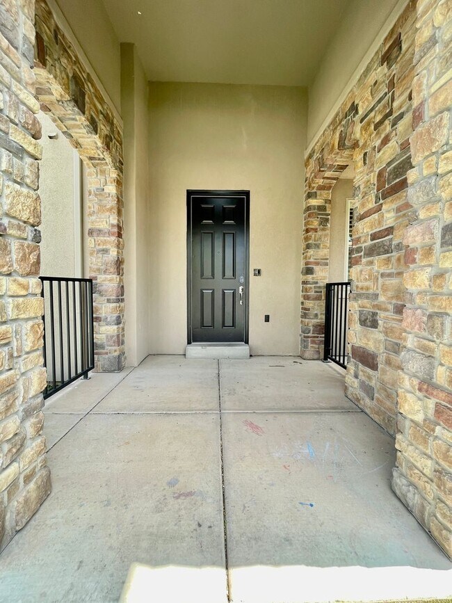 Building Photo - Beautiful Five Bedroom with Office in Desert Hills