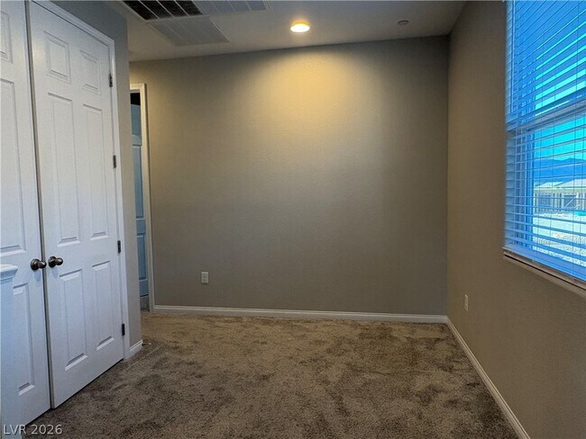 Building Photo - 6583 Dove Pt Pl