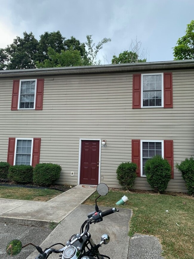 Building Photo - 1105 College St