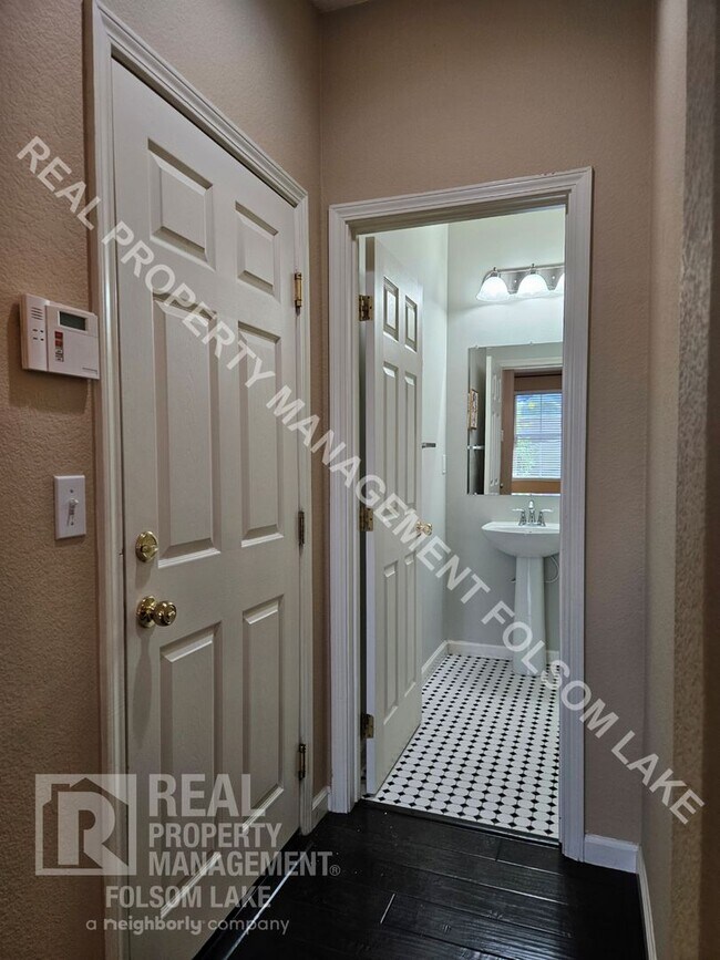 Building Photo - Lincoln Crossing Gated Community 3-Bedroom...