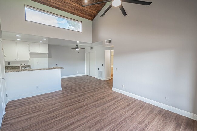 Building Photo - 2-Bedroom Condo with Community Amenities and Utilities Included in Canyon Country!