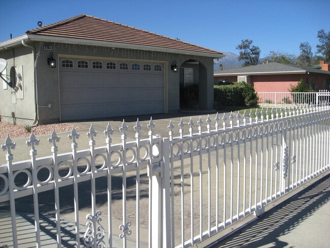 Building Photo - 9266 Cypress Ave