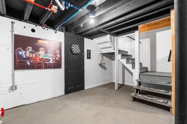 Building Photo - 13 Chapin St
