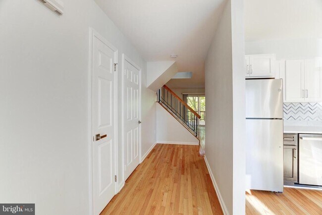Building Photo - 1883 Inglebrook Dr