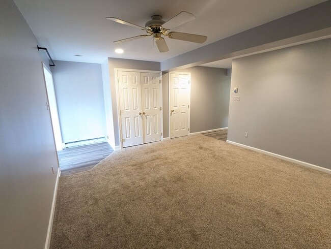 Building Photo - Beautifully maintained townhouse in Tuscar...