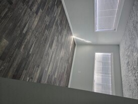 Building Photo - 2909 Mockingbird Ln