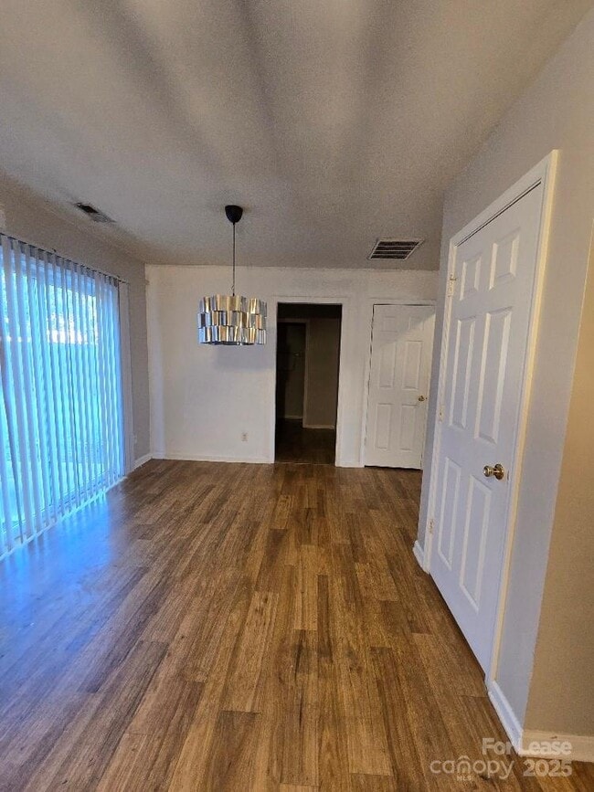 Building Photo - 5320 Peach Pl Ln