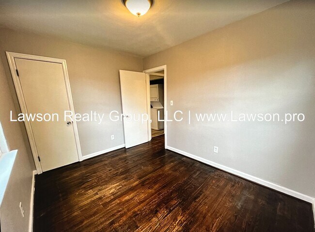 Building Photo - Two Bedroom Home in City of Salem