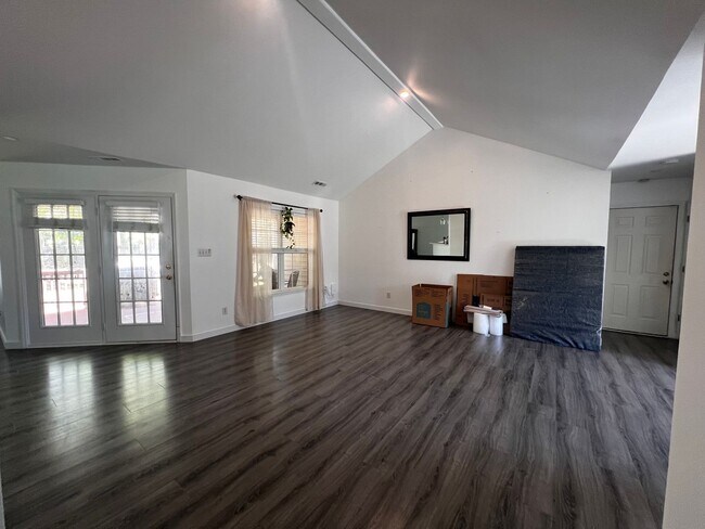 Building Photo - 106 Dunwoody Dr